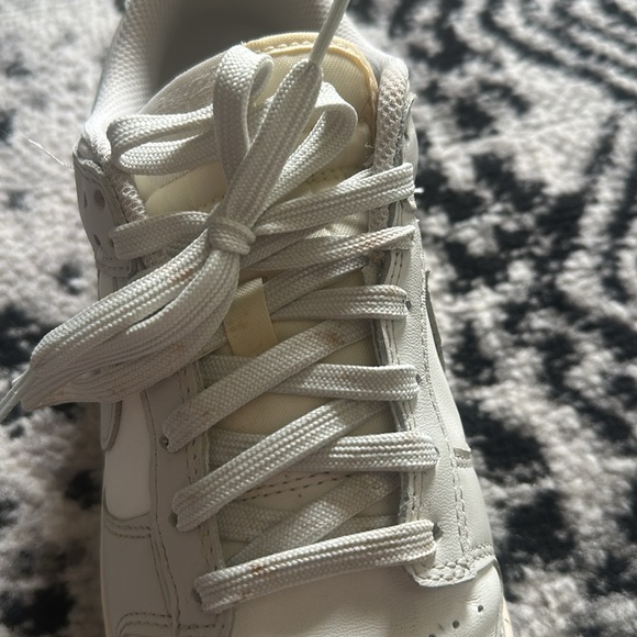 Woman’s Nike dunks - Picture 4 of 5